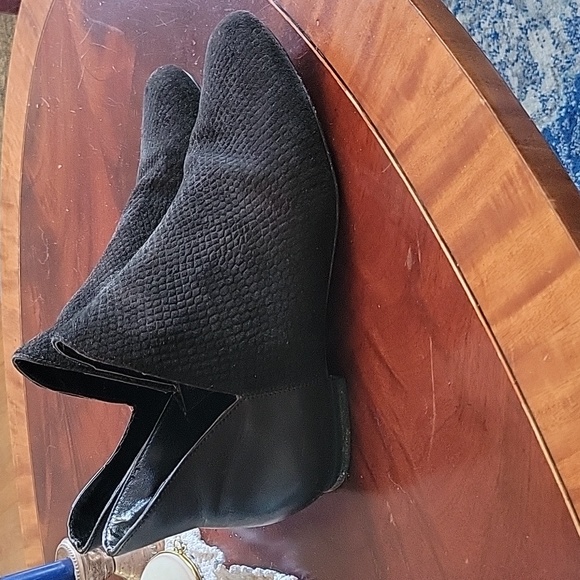 LOGO BY LORI GOLDSTEIN LOUISE ankle booties - Picture 2 of 8